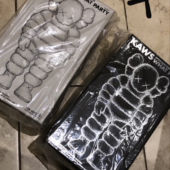 Brand New Kaws What Party Figure - Black - Picture 6 of 6